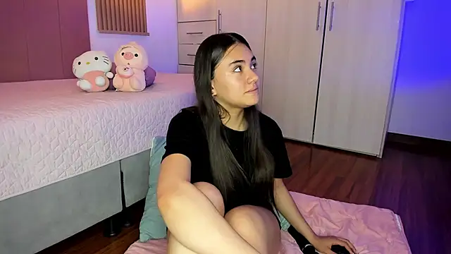 mia nevaeh online show from November 16, 2025, 8:02 pm