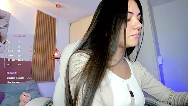 mia nevaeh online show from May 12, 2026, 9:32 pm
