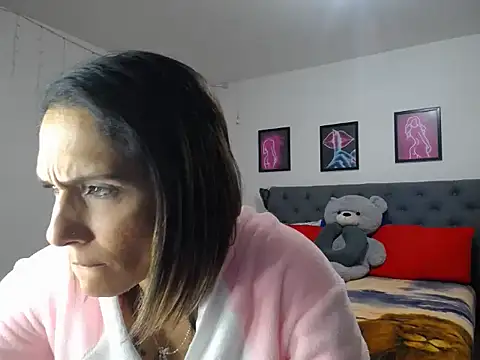 Snapshot of Corina_hot chatting on April 13, 2026, 12:47 am Corina hot online show from April 13, 2026, 12:47 am