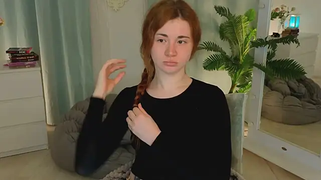 Snapshot of Freckle_Diyana chatting on June 1, 2026, 2:01 am Freckle Diyana online show from June 1, 2026, 2:01 am