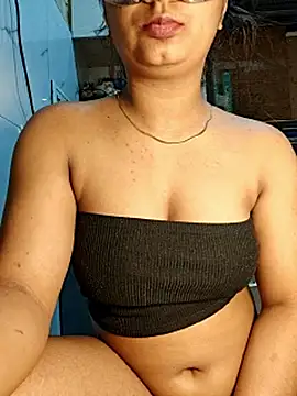 Manpreet kaur21 online show from February 18, 2026, 5:42 pm