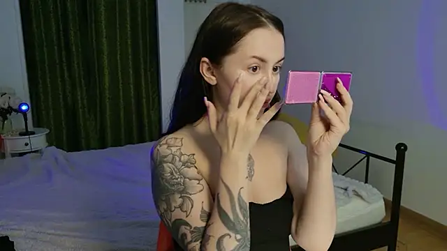 VioletCatt online show from June 3, 2026, 5:52 am