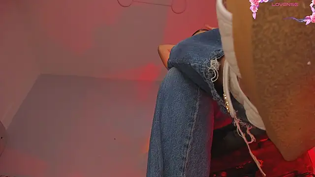 charlotte  grey online show from March 26, 2026, 8:07 pm