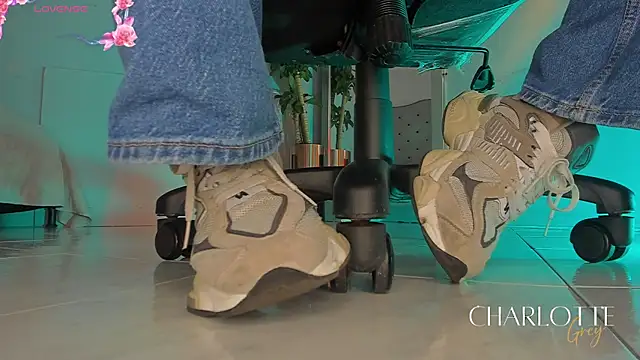 Snapshot of charlotte__grey chatting on December 4, 2025, 7:46 pm charlotte grey online show from December 4, 2025, 7:46 pm