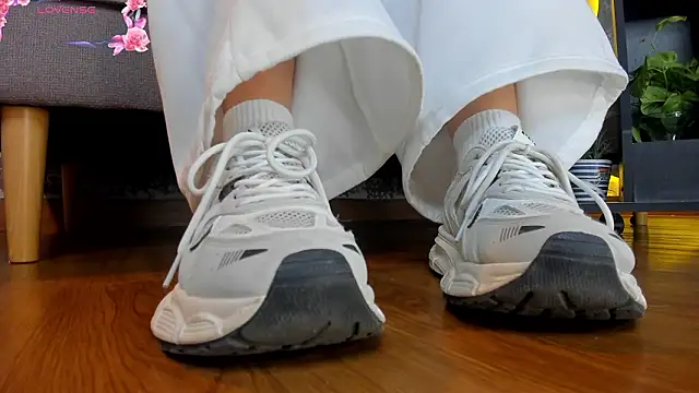 Snapshot of charlotte__grey chatting on February 21, 2026, 12:18 pm charlotte grey online show from February 21, 2026, 12:18 pm