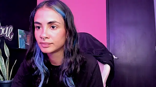 Juanadearco5 online show from November 6, 2025, 4:22 pm