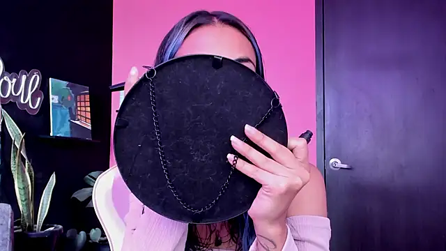 Juanadearco5 online show from November 20, 2025, 4:07 pm