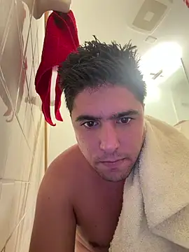 Snapshot of elwhite1996 chatting on December 17, 2025, 12:04 am elwhite1996 online show from December 17, 2025, 12:04 am