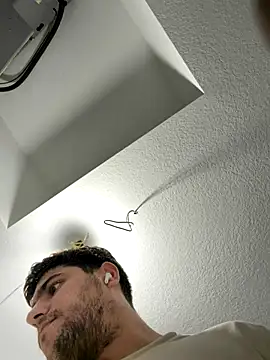 Snapshot of elwhite1996 chatting on December 2, 2025, 11:17 pm elwhite1996 online show from December 2, 2025, 11:17 pm