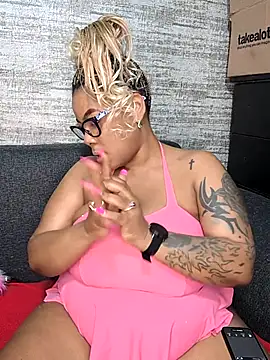 Snapshot of ExclusiveLeexx chatting on February 24, 2026, 1:34 pm ExclusiveLeexx online show from February 24, 2026, 1:34 pm