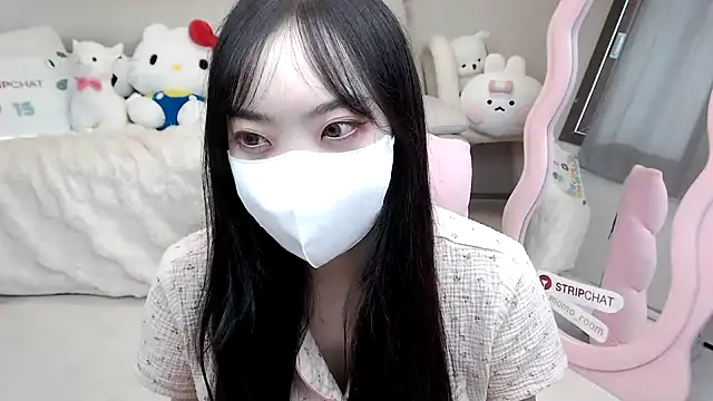 Snapshot of momo_room chatting on September 15, 2025, 6:36 am momo room online show from September 15, 2025, 6:36 am