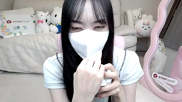 Snapshot of momo_room chatting on September 11, 2025, 10:37 am momo room online show from September 11, 2025, 10:37 am