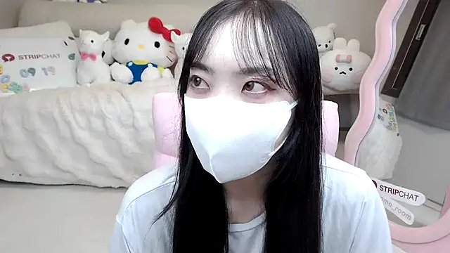 Snapshot of momo_room chatting on September 19, 2025, 11:36 am momo room online show from September 19, 2025, 11:36 am