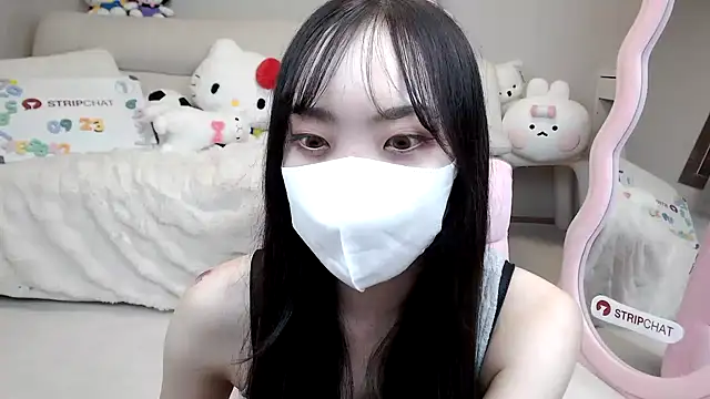 Snapshot of momo_room chatting on September 23, 2025, 11:39 am momo room online show from September 23, 2025, 11:39 am