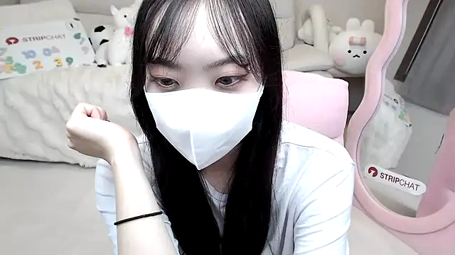 Snapshot of momo_room chatting on October 4, 2025, 6:37 am momo room online show from October 4, 2025, 6:37 am