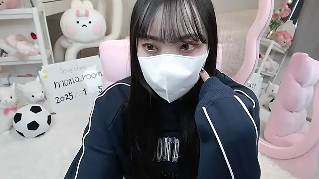 Snapshot of momo_room chatting on January 5, 2025, 4:04 am momo room online show from January 5, 2025, 4:04 am