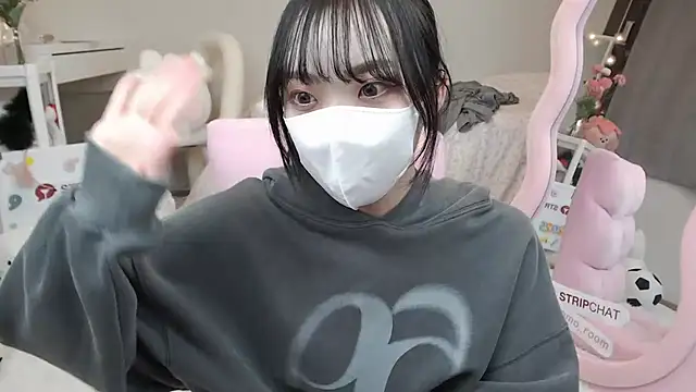 Snapshot of momo_room chatting on March 1, 2025, 10:34 am momo room online show from March 1, 2025, 10:34 am