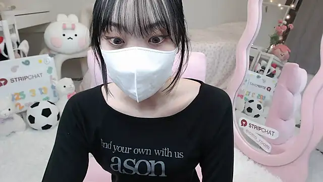 Snapshot of momo_room chatting on March 13, 2025, 1:29 pm momo room online show from March 13, 2025, 1:29 pm