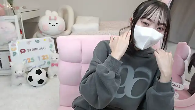 Snapshot of momo_room chatting on January 23, 2025, 1:13 pm momo room online show from January 23, 2025, 1:13 pm