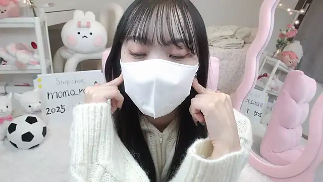 Snapshot of momo_room chatting on January 4, 2025, 11:00 am momo room online show from January 4, 2025, 11:00 am