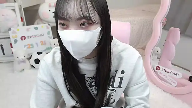 Snapshot of momo_room chatting on January 26, 2025, 5:02 am momo room online show from January 26, 2025, 5:02 am
