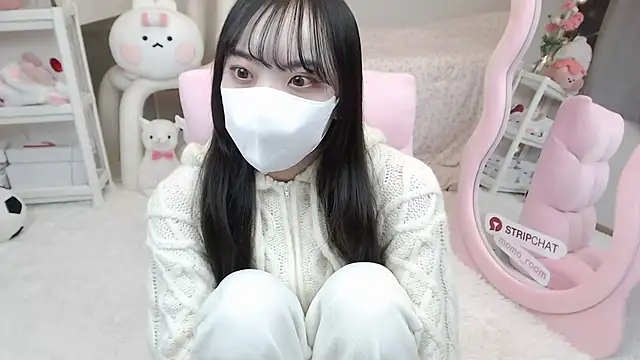 Snapshot of momo_room chatting on January 12, 2025, 9:40 am momo room online show from January 12, 2025, 9:40 am