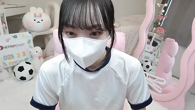 Snapshot of momo_room chatting on March 2, 2025, 4:07 am momo room online show from March 2, 2025, 4:07 am