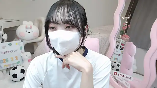 Snapshot of momo_room chatting on March 2, 2025, 10:37 am momo room online show from March 2, 2025, 10:37 am