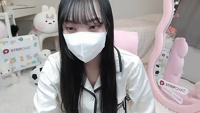 Snapshot of momo_room chatting on February 16, 2025, 5:37 am momo room online show from February 16, 2025, 5:37 am