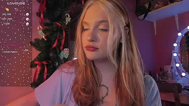 Snapshot of CarolineLovers chatting on December 17, 2025, 8:58 pm CarolineLovers online show from December 17, 2025, 8:58 pm