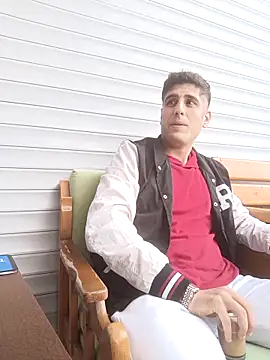 Snapshot of arenn1997 chatting on November 12, 2025, 1:37 pm arenn1997 online show from November 12, 2025, 1:37 pm