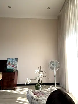 Hott Lolla online show from September 29, 2025, 7:04 am