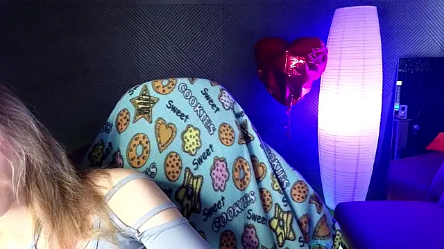 Snapshot of LitaBrom chatting on March 23, 2025, 4:16 am LitaBrom online show from March 23, 2025, 4:16 am