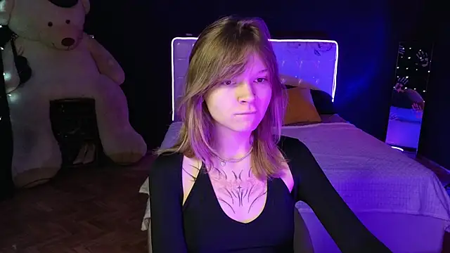 Snapshot of LitaBrom chatting on November 12, 2025, 2:04 am LitaBrom online show from November 12, 2025, 2:04 am