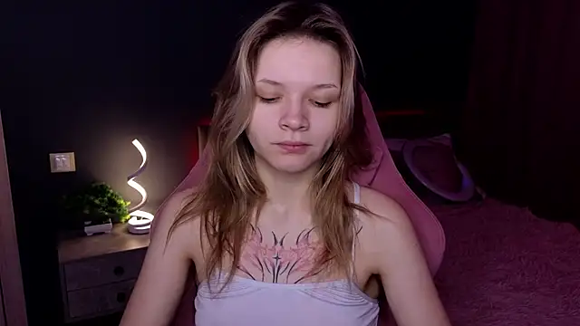 Snapshot of LitaBrom chatting on February 7, 2025, 1:04 am LitaBrom online show from February 7, 2025, 1:04 am