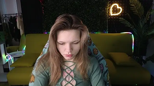 Snapshot of LitaBrom chatting on March 13, 2025, 1:43 am LitaBrom online show from March 13, 2025, 1:43 am