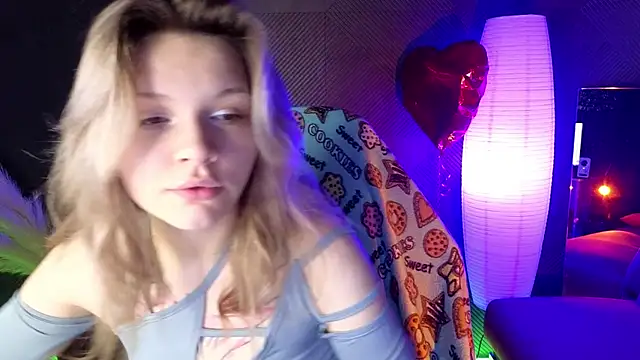 Snapshot of LitaBrom chatting on March 23, 2025, 1:09 am LitaBrom online show from March 23, 2025, 1:09 am