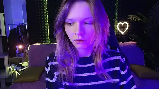 Snapshot of LitaBrom chatting on October 11, 2025, 1:39 am LitaBrom online show from October 11, 2025, 1:39 am