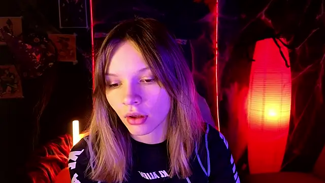 Snapshot of LitaBrom chatting on October 19, 2025, 1:41 am LitaBrom online show from October 19, 2025, 1:41 am