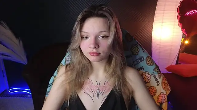 Snapshot of LitaBrom chatting on March 9, 2025, 4:16 am LitaBrom online show from March 9, 2025, 4:16 am