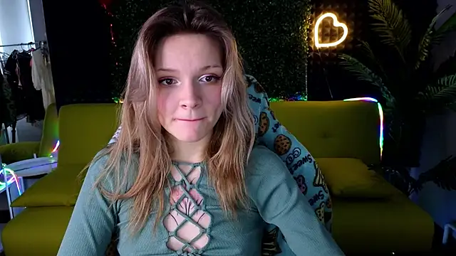 Snapshot of LitaBrom chatting on March 13, 2025, 7:53 am LitaBrom online show from March 13, 2025, 7:53 am