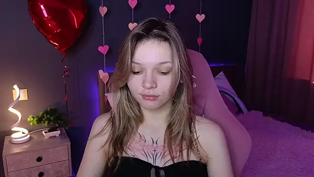 Snapshot of LitaBrom chatting on February 18, 2025, 4:37 am LitaBrom online show from February 18, 2025, 4:37 am