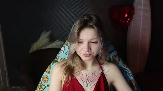 Snapshot of LitaBrom chatting on March 6, 2025, 1:05 am LitaBrom online show from March 6, 2025, 1:05 am