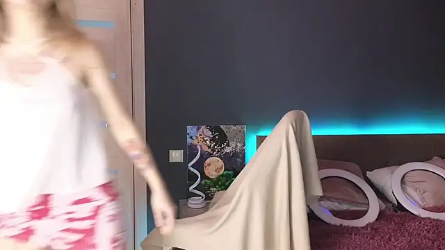 Snapshot of LitaBrom chatting on October 18, 2025, 2:13 am LitaBrom online show from October 18, 2025, 2:13 am