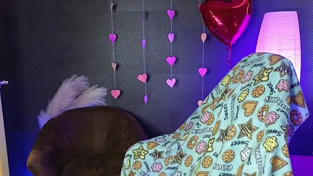 Snapshot of LitaBrom chatting on February 14, 2025, 4:15 am LitaBrom online show from February 14, 2025, 4:15 am