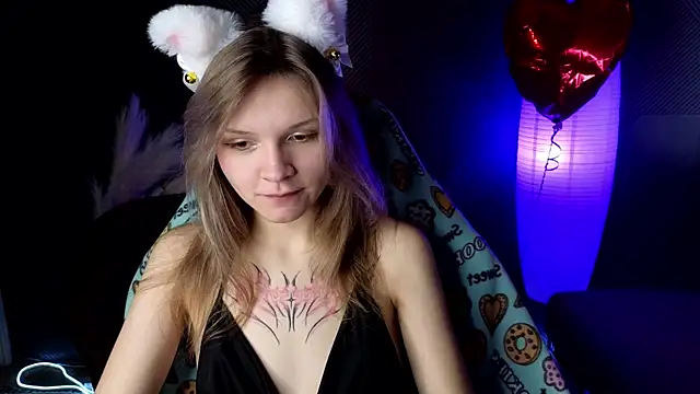 Snapshot of LitaBrom chatting on March 5, 2025, 4:13 am LitaBrom online show from March 5, 2025, 4:13 am