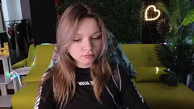 Snapshot of LitaBrom chatting on March 3, 2025, 8:08 am LitaBrom online show from March 3, 2025, 8:08 am