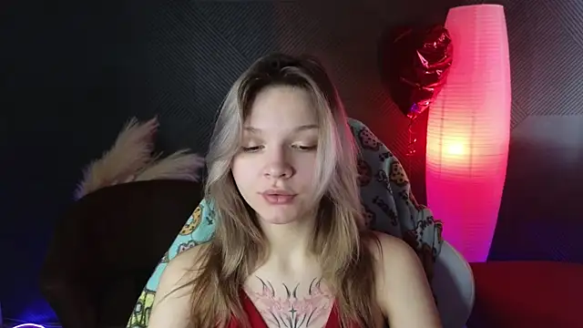 Snapshot of LitaBrom chatting on March 6, 2025, 4:08 am LitaBrom online show from March 6, 2025, 4:08 am