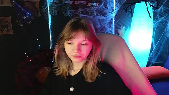 Snapshot of LitaBrom chatting on October 23, 2025, 1:48 am LitaBrom online show from October 23, 2025, 1:48 am