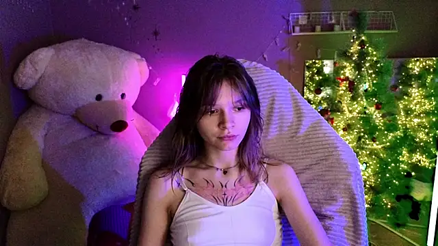 Snapshot of LitaBrom chatting on December 17, 2025, 9:03 am LitaBrom online show from December 17, 2025, 9:03 am